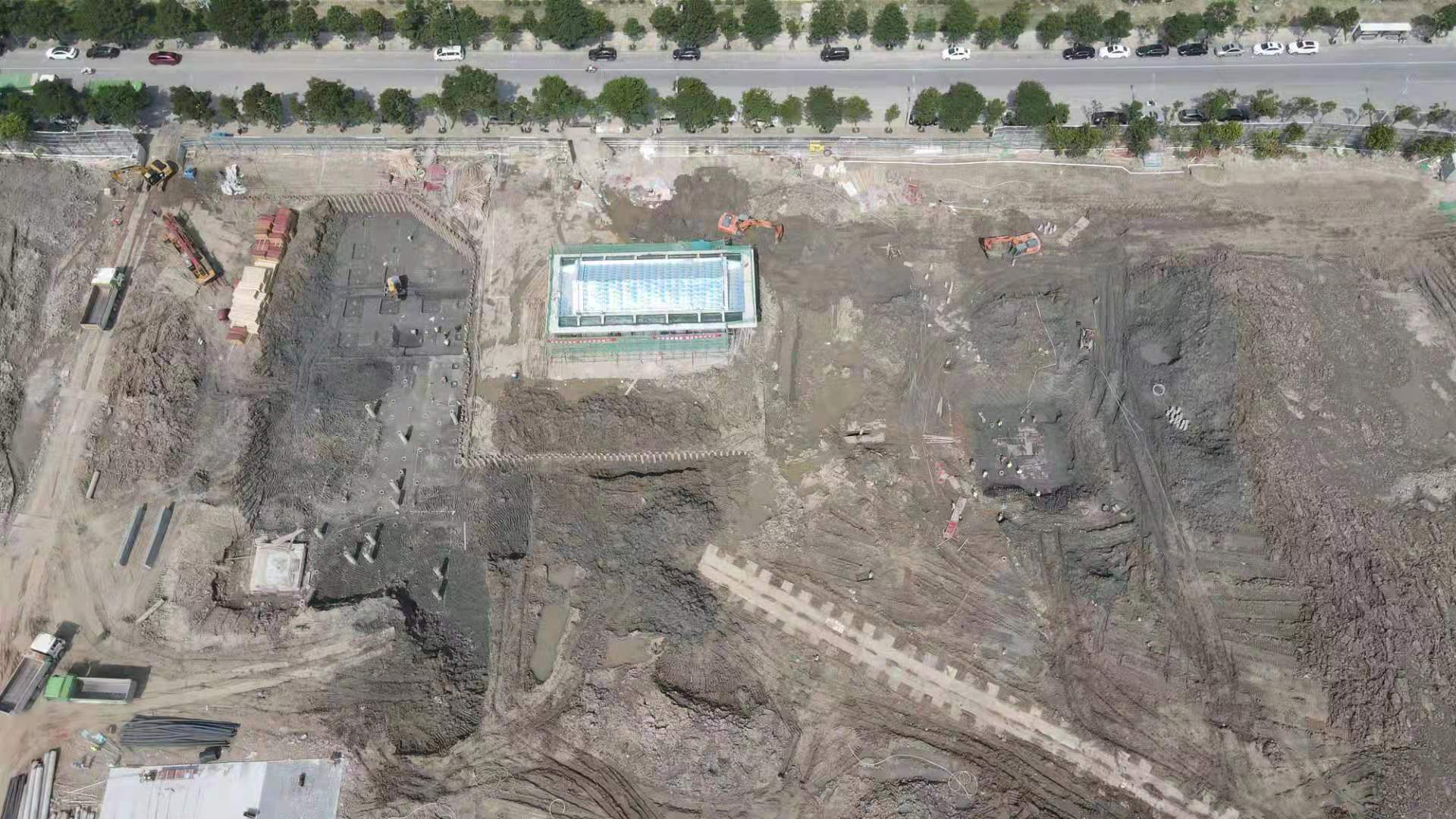 我們是一家集工業(yè)與民用建設(shè)、安裝、裝修裝飾、地基與基礎(chǔ)、大型土石方、市場開發(fā)為一體的施工總承包企業(yè)。