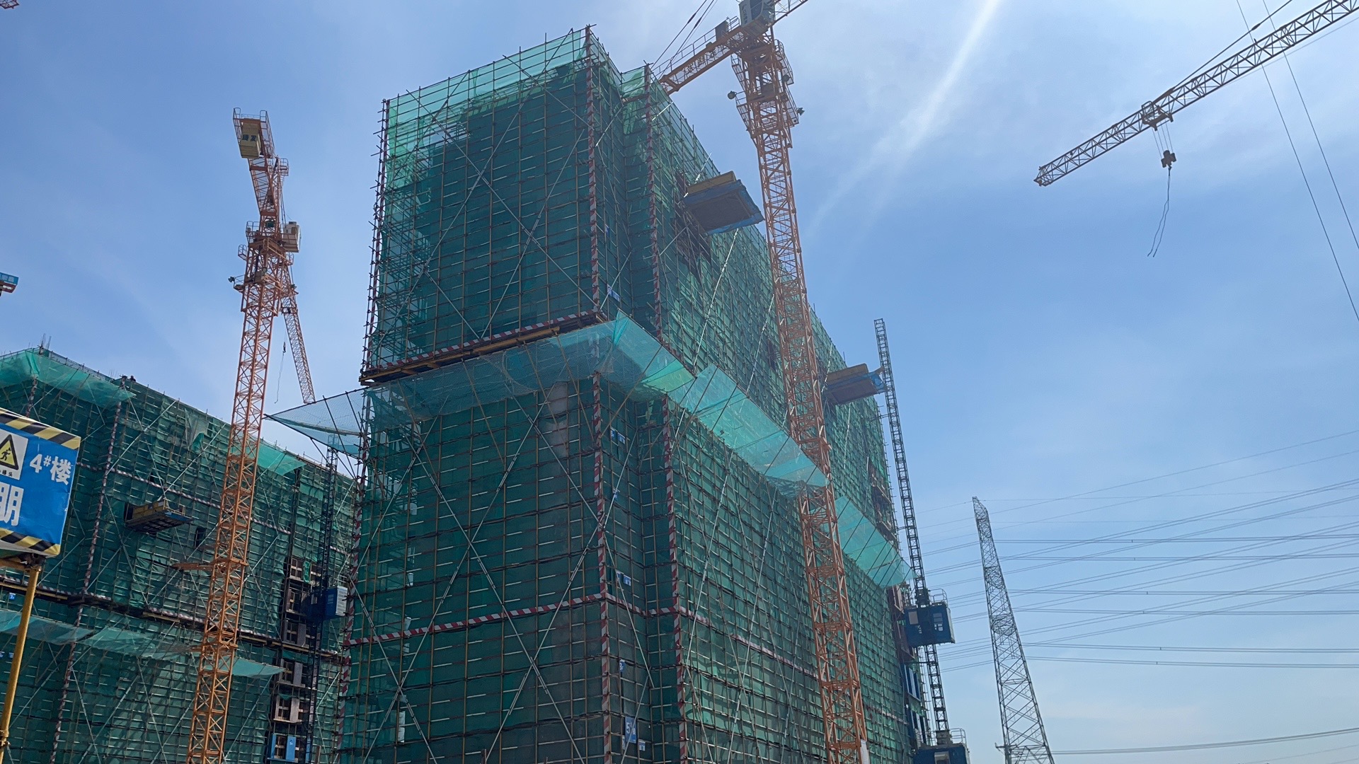 我們是一家集工業(yè)與民用建設、安裝、裝修裝飾、地基與基礎、大型土石方、市場開發(fā)為一體的施工總承包企業(yè)。